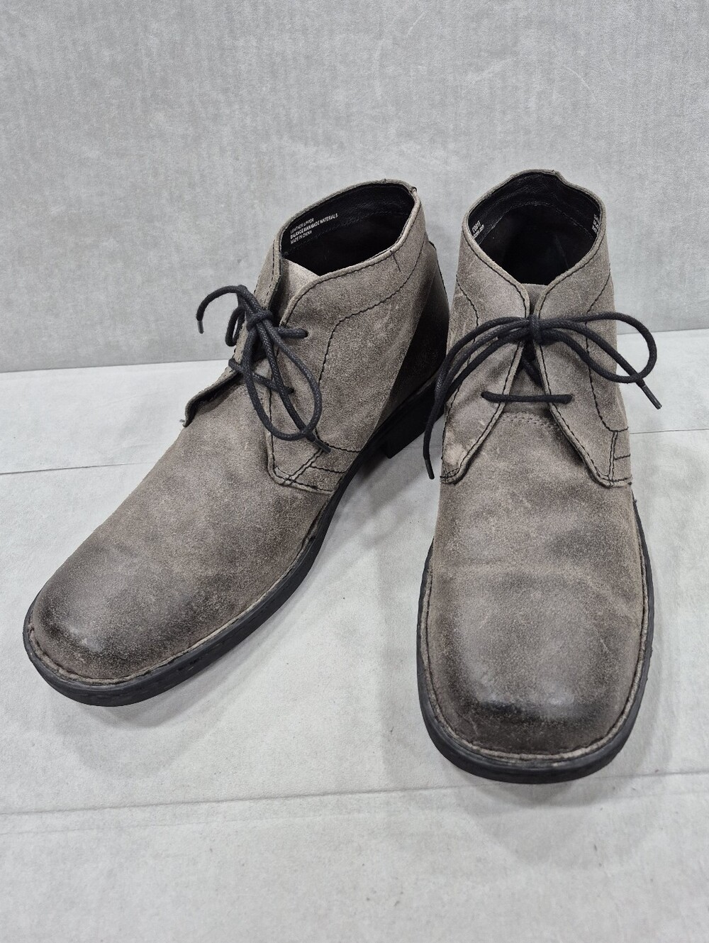 Born Seth Handcrafted chukka boots men's 12M taupe gray suede leather distressed